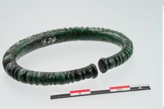 Foto von Bronzeperlarmreif (NHMW-PRAE-024324)